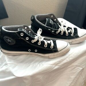 Converse All Star Mens Size 10. Used. Well warn but great for the price!